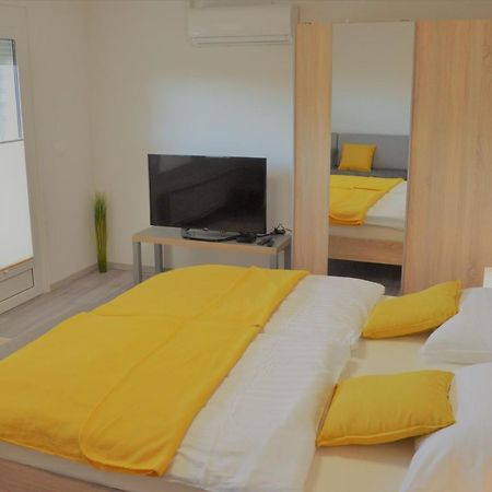 Apartma Vila Zigmund 采尔克尼察 外观 照片